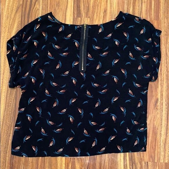 Xhilaration Black Zipper Back T-Shirt Feather Design Women's Size Small - Picture 2 of 5